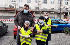 DİTİB gönüllüleri, Berlin sokaklarında yüzlerce evsiz ve ihtiyaç sahibine yemek dağıtıyor