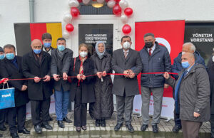 Tadilatı tamamlanan Heiligenhaus Ulu Camii ibadete açıldı
