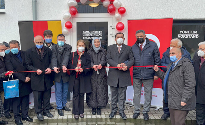 Tadilatı tamamlanan Heiligenhaus Ulu Camii ibadete açıldı