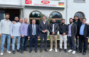 Alman İçişleri Bakanı Hacı Bayram Camii’ni ziyaret etti