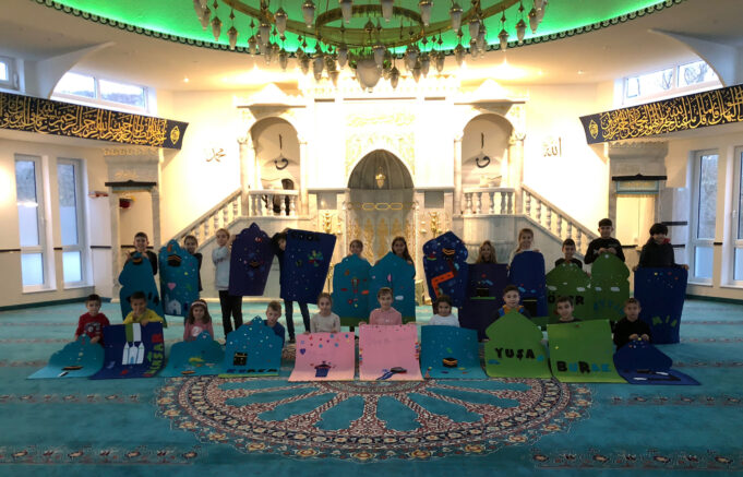 Miniklerin seccade sergisi