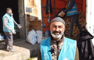 Akrabalarını ziyarete gittiği Hatay’da depreme yakalanan gurbetçi, bölgede gönüllü olarak çalışıyor