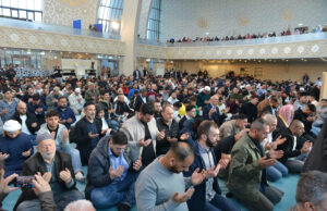 Köln DİTİB Merkez Camii’nde Ramazan Bayramı dualarla eda edildi