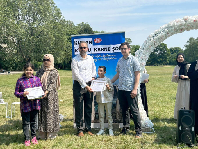 DİTİB camilerinde karne sevinci