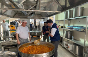 DİTİB gönüllüleri depremzedelerin yüzünü güldürdü