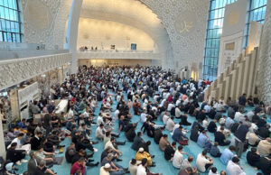 Köln’de bayram namazı eda edildi