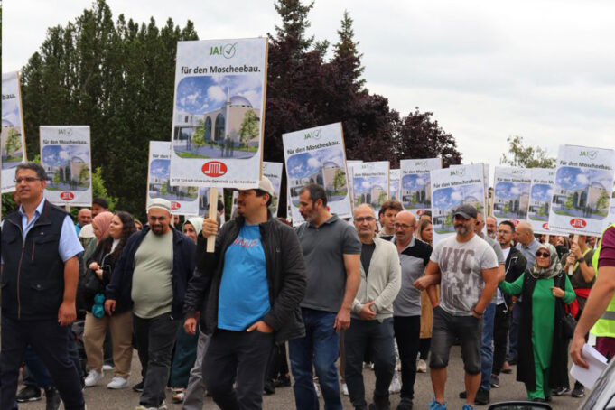 Germersheim’da yeni cami projesi engeline protesto yürüyüşü
