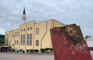 Almanya’da caminin önüne Kur’an-ı Kerim yakılarak atıldı