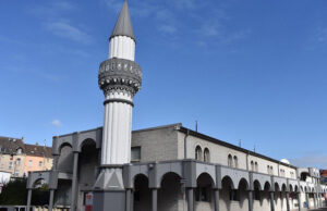 Almanya’da üç camiye çirkin saldırı