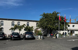 Camiye taşlı saldırı