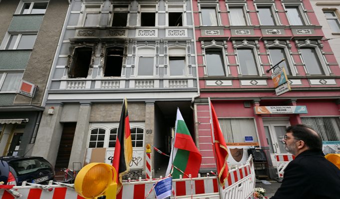 Solingen’de kundaklama sonucu çıkan yangında yaşamını yitirenler için anma töreni