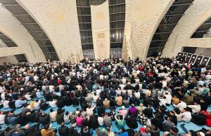 Köln Merkez Camii’nde Kadir Gecesi dualarla idrak edildi