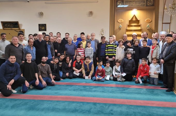 Düren’de çocukları camiye teşvik için güzel uygulama