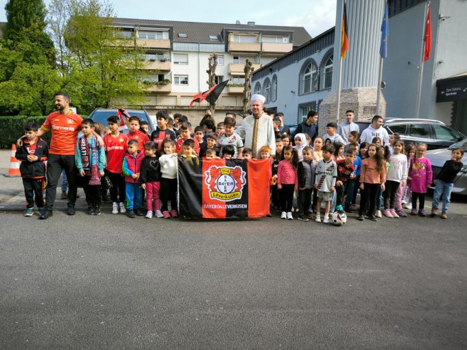Leverkusen DİTİB Camii‘nden şehirin Bundesliga Şampiyonu’na kutlama