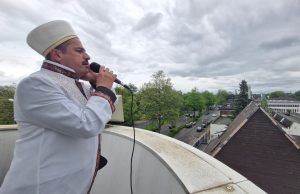 Krefeld’de tarihi gün: Açıktan ilk ezan okundu
