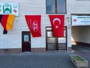 Almanya’da bir caminin Türk bayrağına çirkin saldırı, bir camiye de tehdit mektubu