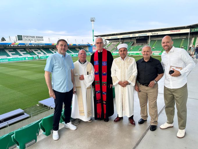 Greuther Fürth, yeni sezonu DİTİB ve kiliselerle açtı