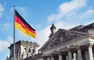 Merz: Almanya’da birçok sektör göçmenler olmadan işleyemez Berlin'deki Federal Meclis binası