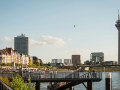 Düsseldorf’ta cumartesi ulaşım uyarısı: Kentte yoğunluk bekleniyor Düsseldorf kent merkezi ve Ren Nehri
