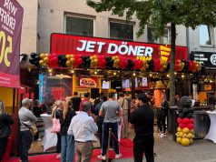 Bochum’da Jet Döner açılışına yoğun ilgi Bochum'da açılışı yapılan Jet Döner işletmesi ve açılışa katılan vatandaşlar
