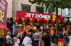 Bochum’da Jet Döner açılışına yoğun ilgi Bochum'da açılışı yapılan Jet Döner işletmesi ve açılışa katılan vatandaşlar