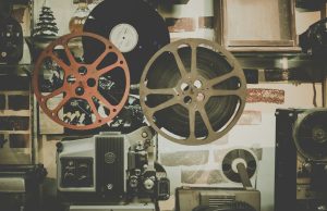 Fransız sinemasında bütçe alarmı: 400 filmin çekilemeyebileceği uyarısı Film çekimi için kullanılan sinema kamerası, temsili görsel