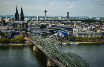 Köln Maratonu’nda rekor katılım: 40 bin 990 kişi yarışacak Köln şehir manzarası