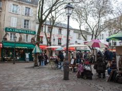 Paris’in 1615’ten kalma tarihi kapalı pazarı yangında ağır hasar gördü Marktstände in Paris; Symbolbild, nicht der Marché des Enfants Rouges.